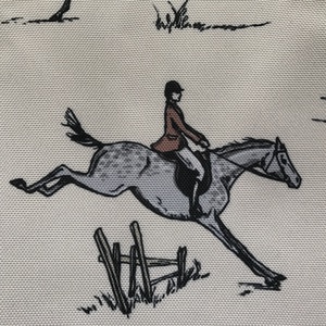 Bézs alapon lovasok mintás vízálló textil - Artiroka - kellékek & szerszámok - méteráru - szövet - Meska.hu