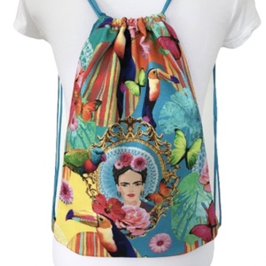 Frida Kahlo a titkos kertben mintás gymbag hátizsák- Artiroka design, Játék & Sport, Jógatáska, Jóga, pilates, torna, Sport és kikapcsolódás, Varrás, Hímzés, MESKA