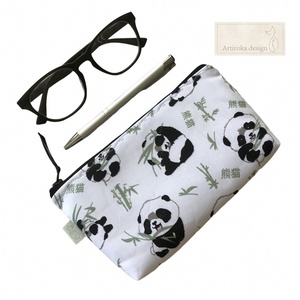Panda mackó mintás neszesszer, tolltartó, szemüvegtok vagy könyvtok - Artiroka design - otthon & életmód - papír, írószer - tolltartó & ceruzatekercs - Meska.hu