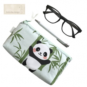 Panda mackó mintás pasztell zöld színű neszesszer, tolltartó, szemüvegtok vagy mobiltok - Artiroka design, Otthon & Lakás, Papír írószer, Tolltartó & Ceruzatekercs, Varrás, Hímzés, MESKA