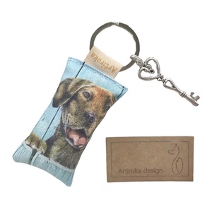 AKCIÓ - Barna labrador kiskutya mintás kulcstartó, kis vintage kulccsal - Artiroka design - táska & tok - kulcstartó & táskadísz - kulcstartó - Meska.hu