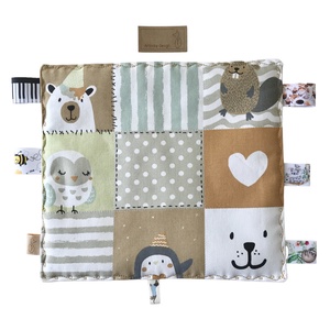 Róka, mackó, mosómedve, hód, pingvin és bagoly mintás  címkekendő, készségfejlesztő babajáték - Artiroka design - játék & sport - 3 éves kor alattiaknak - alvóka & rongyi - Meska.hu