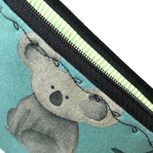 Koala mackó mintás, zöld színű prémium tolltartó neszesszer, szemüvegtok - Artiroka design - otthon & lakás - papír írószer - tolltartó & ceruzatekercs - Meska.hu