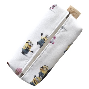 GRU és Minyonok mintás prémium pamut papírzsebkendő tartó - Artiroka design - táska & tok - pénztárca & más tok - zsebkendőtartó tok - Meska.hu