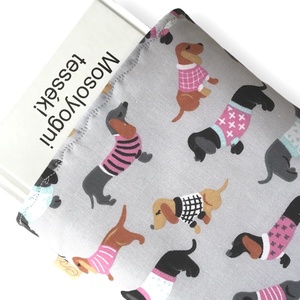 Tacskó kutya mintás pamut textil könyvtok - Artiroka design, Könyv & Zene, Könyvtok, Varrás, Hímzés, MESKA