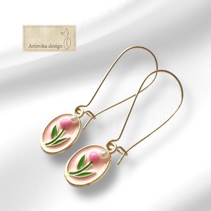 Rózsaszín tulipán fülbevaló gyöngy díszítéssel - Artiroka design, Ékszer, Fülbevaló, Lógó fülbevaló, Ékszerkészítés, MESKA