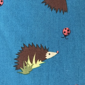 EGYEDI MEGRENDELÉS - Süni katica bogarakkal  mintás pamut textil - Artiroka design  - Meska.hu