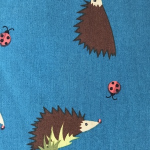 EGYEDI MEGRENDELÉS - Süni katica bogarakkal  mintás pamut textil - Artiroka design  - kellékek & szerszámok - méteráru - pamut - Meska.hu