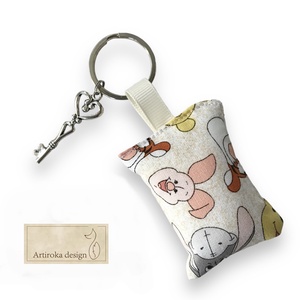 Micimackó és Malacka mintás kulcstartó - Artiroka design - táska & tok - kulcstartó & táskadísz - kulcstartó - Meska.hu