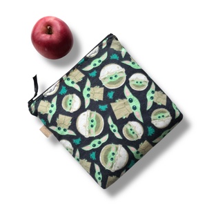 Baby Yoda, Grogu mintás uzsonna neszesszer PUL béléssel, cipzárral - Star Wars - Yoda mester - Artiroka design - táska & tok - uzsonna- & ebéd tartó - szendvics csomagoló - Meska.hu