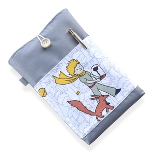 A kis herceg mintás vízálló,  zsebes könyvtok gombos zárral  -  Artiroka design  - könyv & zene - könyvtok - Meska.hu