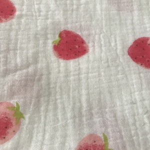 Eper mintás, pihe- puha gyerektakaró,  duplagéz anyagból  - Artiroka design - otthon & életmód - babaszoba, gyerekszoba - babatakaró, gyerek pléd - Meska.hu