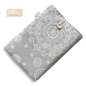 Mandala mintás KÖNYVTOK gombos zárral  - Artiroka design , Könyv & Zene, Könyvtok, Varrás, Hímzés, MESKA