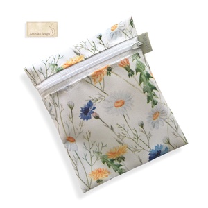 Vízálló egészségügyi betét tartó virágos rét mintával - Artiroka design - táska & tok - neszesszer - Meska.hu