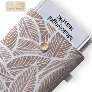 Bélelt KÖNYVTOK, bézs levelek mintával, gombos zárral  - Artiroka design, Könyv & Zene, Könyvtok, Varrás, Hímzés, MESKA