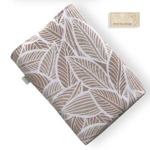 Bélelt KÖNYVTOK, bézs levelek mintával, gombos zárral  - Artiroka design - könyv & zene - könyvtok - Meska.hu