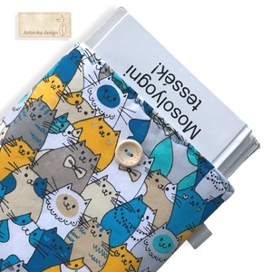 Bélelt KÖNYVTOK cica sorakozó mintával -  Artiroka design - Meska.hu