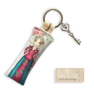 Virágtündér mintás egyedi kulcstartó, kis vintage kulcs  medállal - Artiroka design - Meska.hu