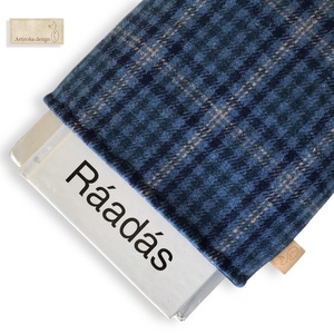 Bélelt könyvtok vastag szövetből, kék kockás mintával  -  Artiroka design  - Meska.hu