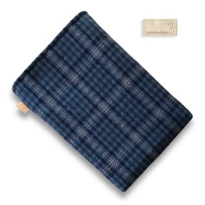 Bélelt könyvtok vastag szövetből, kék kockás mintával  -  Artiroka design  - könyv & zene - könyvtok - Meska.hu