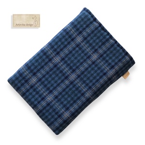 Bélelt könyvtok vastag szövetből, kék kockás mintával  -  Artiroka design  - könyv & zene - könyvtok - Meska.hu