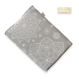 Mandala mintás KÖNYVTOK gombos zárral  - Artiroka design , Könyv & Zene, Könyvtok, Varrás, Hímzés, MESKA