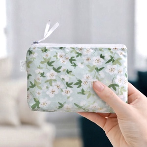 Jázmin virágok aranyló bimbókkal mintás prémium irattartó pénztárca leheletnyi arannyal fűszerezve , Táska & Tok, Pénztárca & Más tok, Kártyatartó & Irattartó, Varrás, Hímzés, MESKA