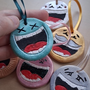 Örömtallérok 6db- vicces kerámia talizmán, függődísz - otthon & életmód - dekoráció - fali és függő dekoráció - függődísz - Meska.hu