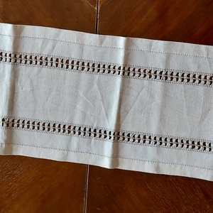 Asztali futó, Otthon & Életmód, Dekoráció, Asztal és polc dekoráció, Asztaldísz, Hímzés, Varrás, MESKA