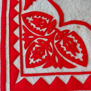Hímzett díszterítő - otthon & életmód - konyhafelszerelés, tálalás - tálalás - terítő - Meska.hu
