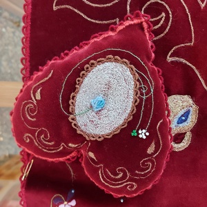 Hímzett asztaldísz/ terítő  szívecskével -  - Meska.hu