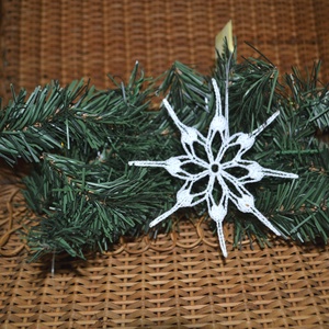 Horgolt karácsonyfa díszek - karácsony - karácsonyi lakásdekoráció - karácsonyfadíszek - Meska.hu