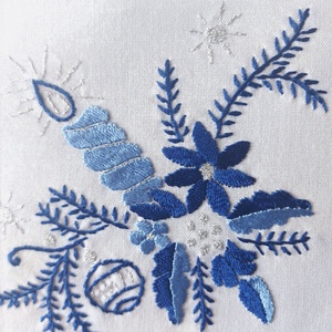 Karácsonyi hímzett kisterítő - karácsony - karácsonyi lakásdekoráció - ünnepi asztaldekoráció - Meska.hu