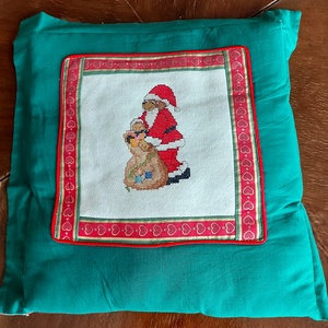 Párna hímzéssel, Karácsony, Karácsonyi lakásdekoráció, Karácsonyi lakásdíszek, Hímzés, Varrás, MESKA