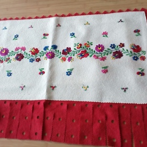 Hímzett asztali futó, terítő  - otthon & életmód - dekoráció - asztal és polc dekoráció - asztaldísz - Meska.hu