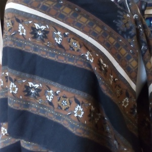 Anyagában rojtozott szélű színes nagyméretű népi kasmír kendő.  - ruha & divat - sál, sapka, kendő - vállkendő - Meska.hu Anyagában rojtozott szélű színes nagyméretű népi kasmír kendő.  - ruha & divat - sál, sapka, kendő - vállkendő - Meska.hu