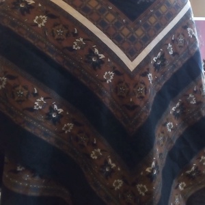 Anyagában rojtozott szélű színes nagyméretű népi kasmír kendő.  - ruha & divat - sál, sapka, kendő - vállkendő - Meska.hu Anyagában rojtozott szélű színes nagyméretű népi kasmír kendő.  - ruha & divat - sál, sapka, kendő - vállkendő - Meska.hu