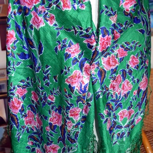 Rojtos, színes nagyméretű selyem kendő - ruha & divat - sál, sapka, kendő - vállkendő - Meska.hu Rojtos, színes nagyméretű selyem kendő - ruha & divat - sál, sapka, kendő - vállkendő - Meska.hu