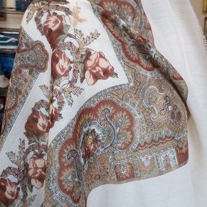 Rojtos szélű, színes nagyméretű népi kasmír kendő - Meska.hu