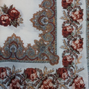 Rojtos szélű, színes nagyméretű népi kasmír kendő - ruha & divat - sál, sapka, kendő - vállkendő - Meska.hu Rojtos szélű, színes nagyméretű népi kasmír kendő - ruha & divat - sál, sapka, kendő - vállkendő - Meska.hu