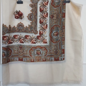 Rojtos szélű, színes nagyméretű népi kasmír kendő - ruha & divat - sál, sapka, kendő - vállkendő - Meska.hu Rojtos szélű, színes nagyméretű népi kasmír kendő - ruha & divat - sál, sapka, kendő - vállkendő - Meska.hu