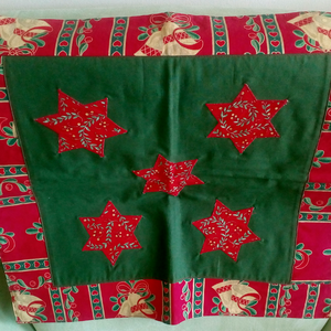 Patchwork kétoldalú terítő, csillag-télapó mintával, Otthon & Életmód, Dekoráció, Asztal és polc dekoráció, Asztaldísz, Foltberakás, Patchwork, foltvarrás, MESKA