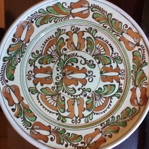 Korondi színes falitányér, tulipános - Meska.hu