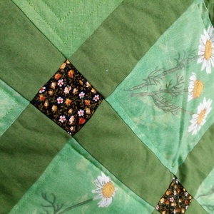 Patchwork falvédő, margaréták - otthon & életmód - dekoráció - kép & falikép - mozaik kép - Meska.hu