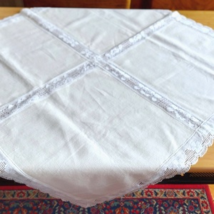 Nyersvászon terítő csipkével - Meska.hu