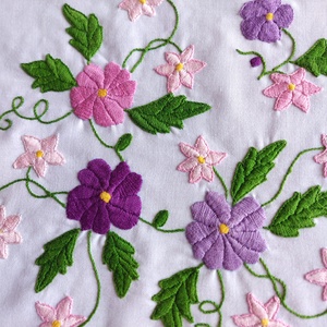 Hímzett terítő - Meska.hu