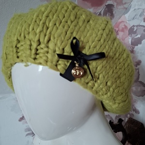 Kötött sapka szalaggal - Meska.hu