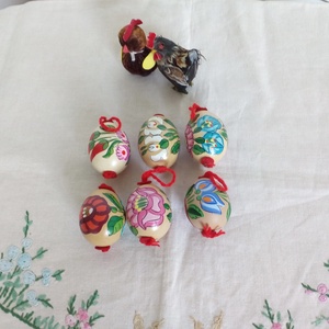 Festett húsvéti tyúktojás, kalocsai mintával - ünnepi díszek, dekorációk - húsvéti díszek és dekorációk - húsvéti tojás, hímestojás - Meska.hu