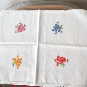 Virágos terítő - Meska.hu