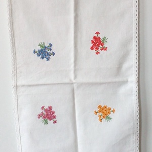 Virágos terítő - ünnepi díszek, dekorációk - húsvéti díszek és dekorációk - húsvéti abrosz, terítő - Meska.hu